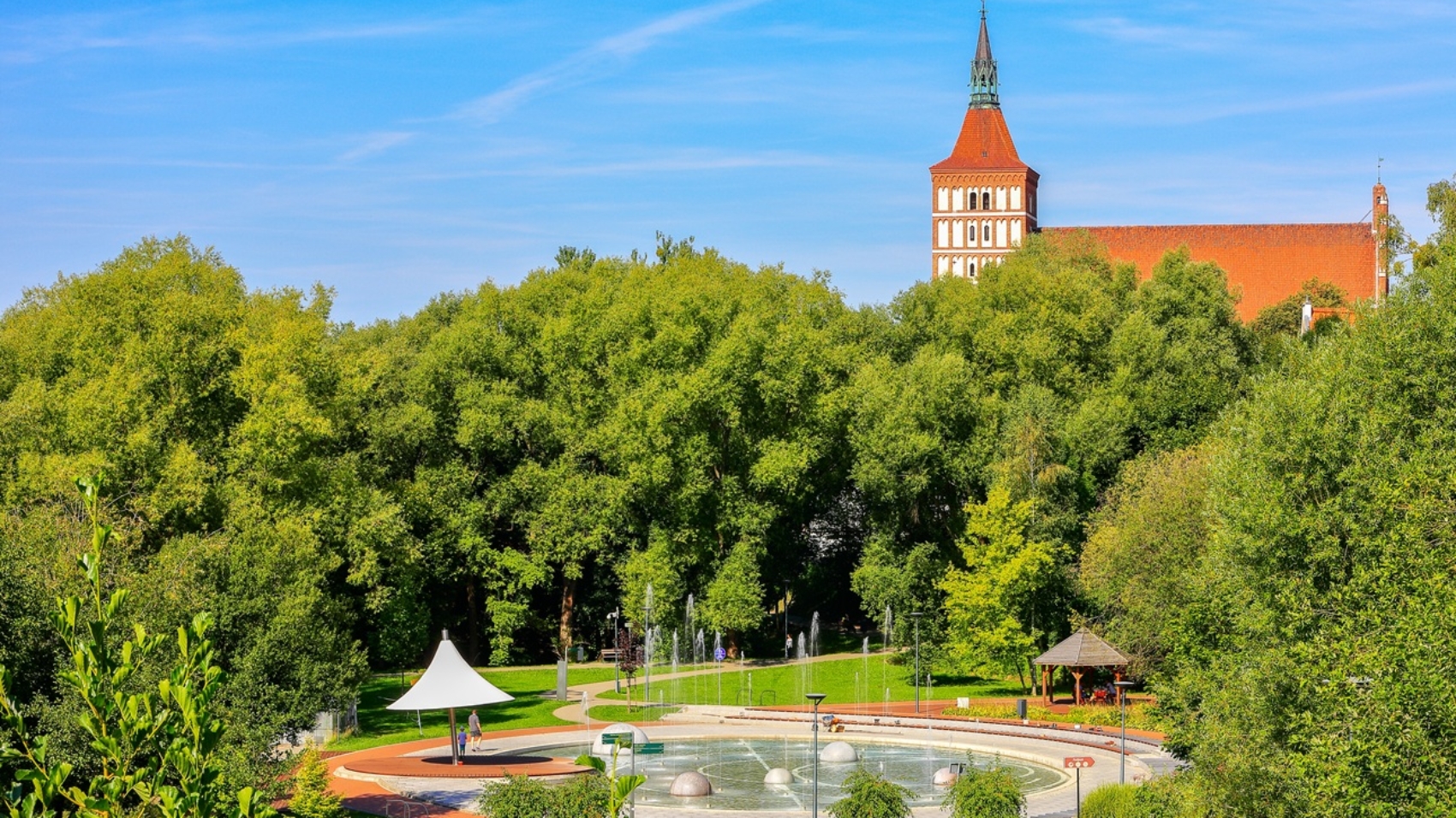 Olsztyn na Warmii,park centralny ,katedra św.Jakuba