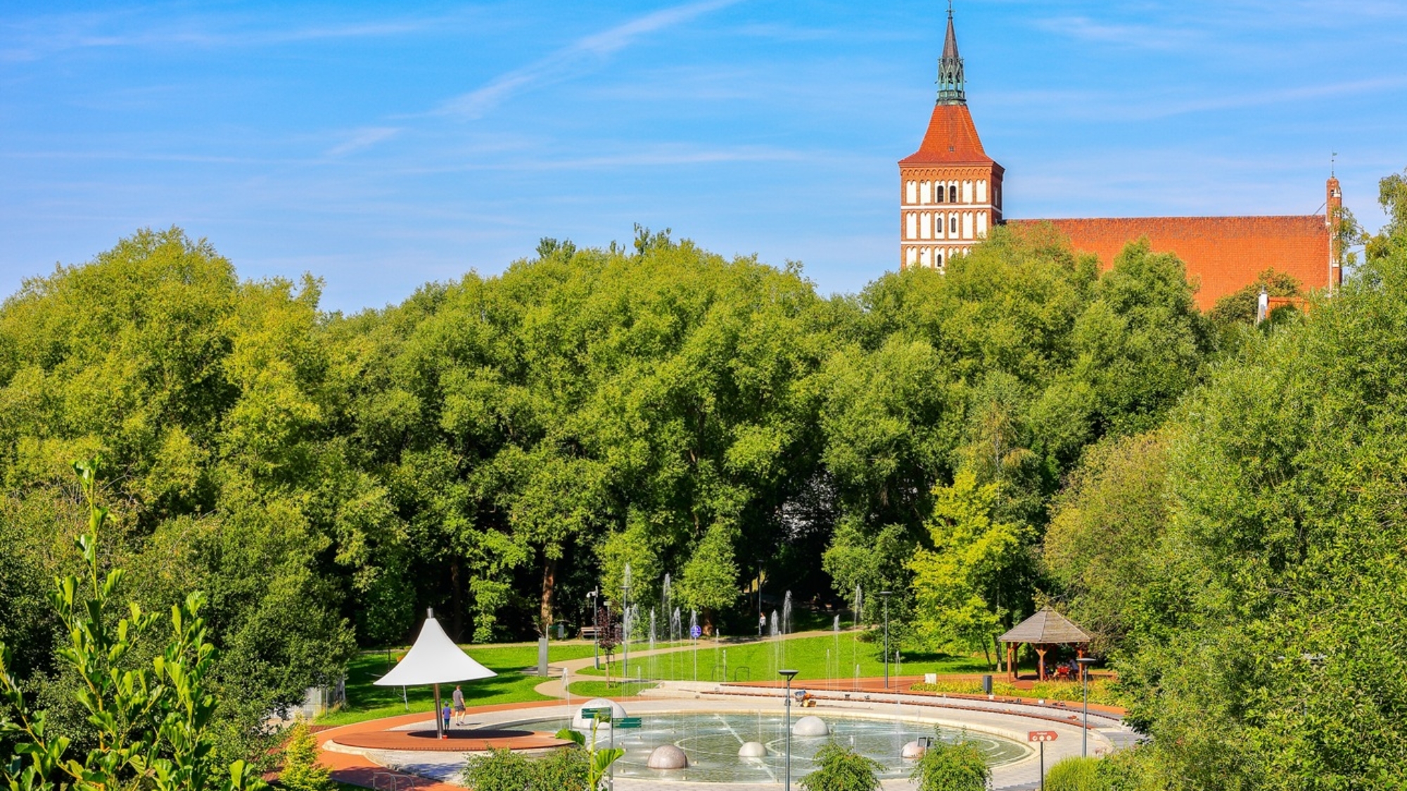 Olsztyn na Warmii,park centralny ,katedra św.Jakuba