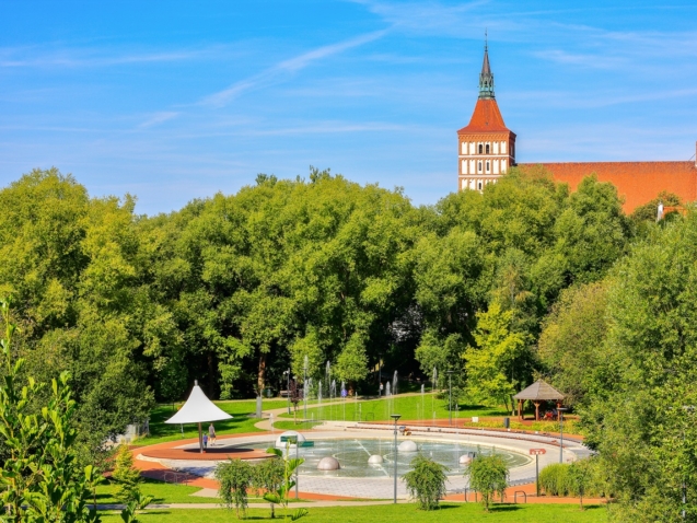 Olsztyn na Warmii,park centralny ,katedra św.Jakuba