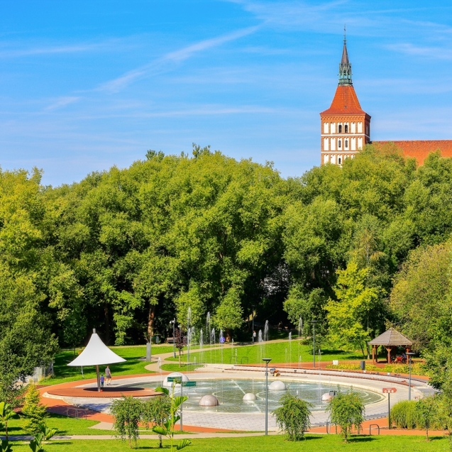 Olsztyn na Warmii,park centralny ,katedra św.Jakuba